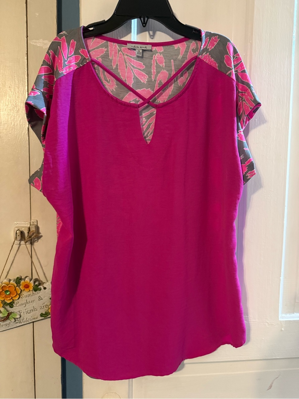 white birch Fuchsia Short Sleeve Keyhole Top with Printed Shoulders